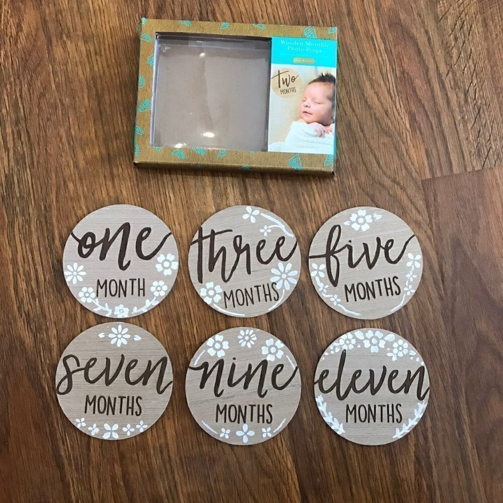 Wooden monthly photo prop discs